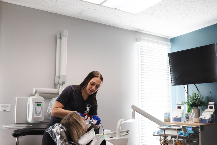 Signs It’s Time to Replace or Reline Your Dentures